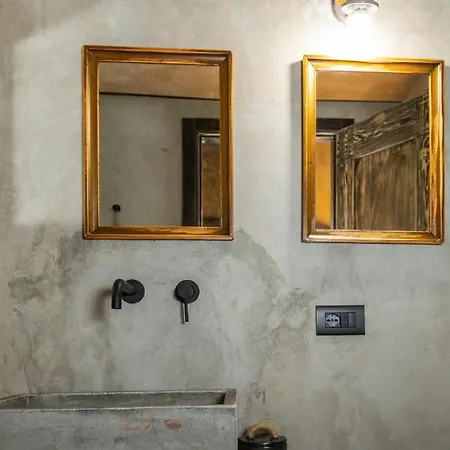 Via Roma Charming 3*
