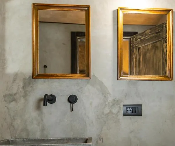 Via Roma Charming 3*